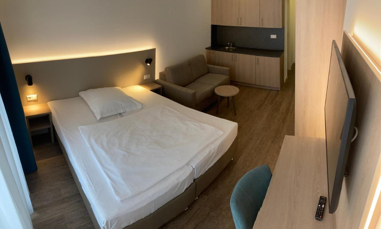 Hotel Zur Traube Moglingen Exteriör bild
