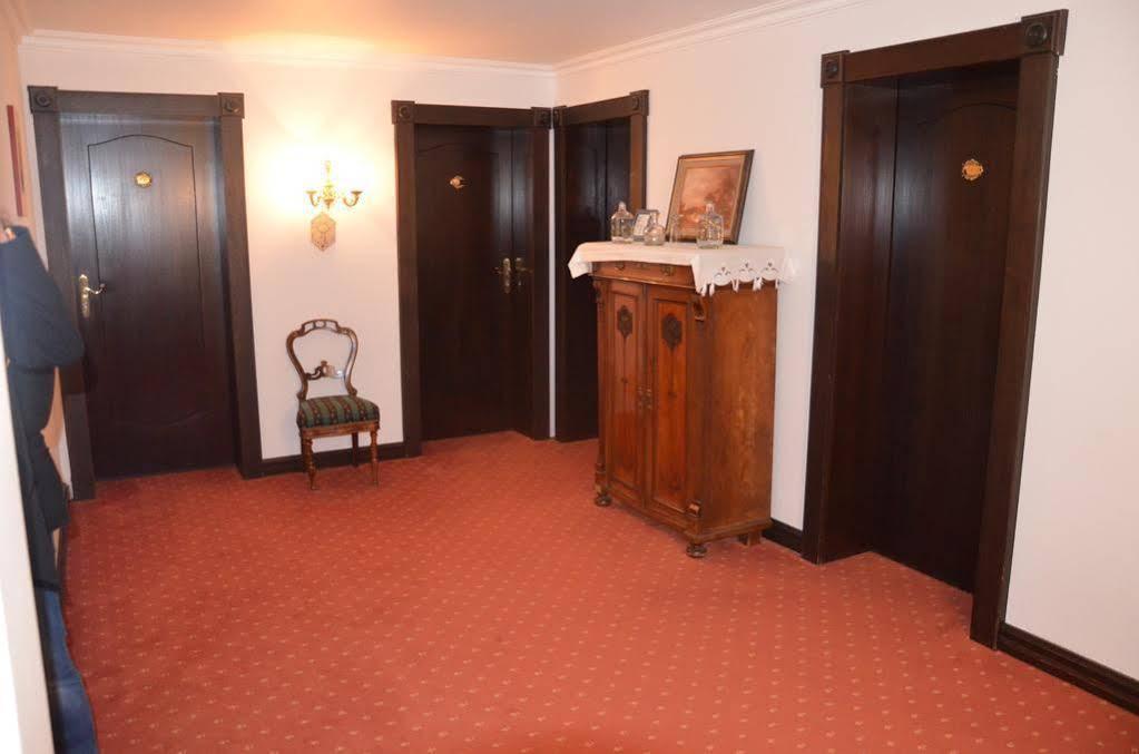Hotel Zur Traube Moglingen Exteriör bild