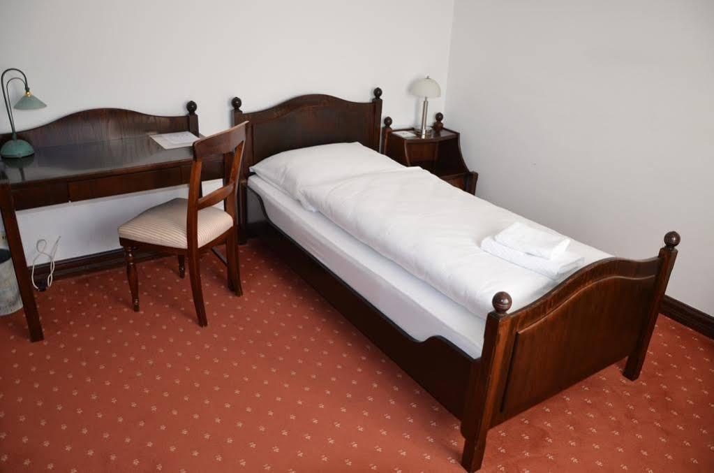 Hotel Zur Traube Moglingen Exteriör bild