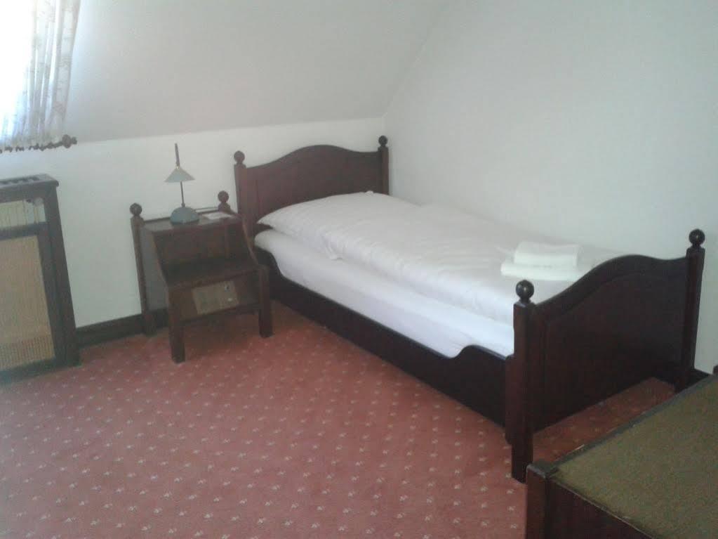 Hotel Zur Traube Moglingen Exteriör bild