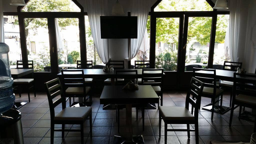 Hotel Zur Traube Moglingen Exteriör bild